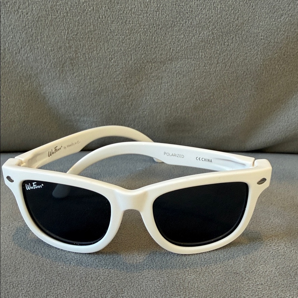 Like New Weefarers Sunglasses 🚭